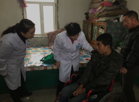 成方医院的主任给小宇做检查